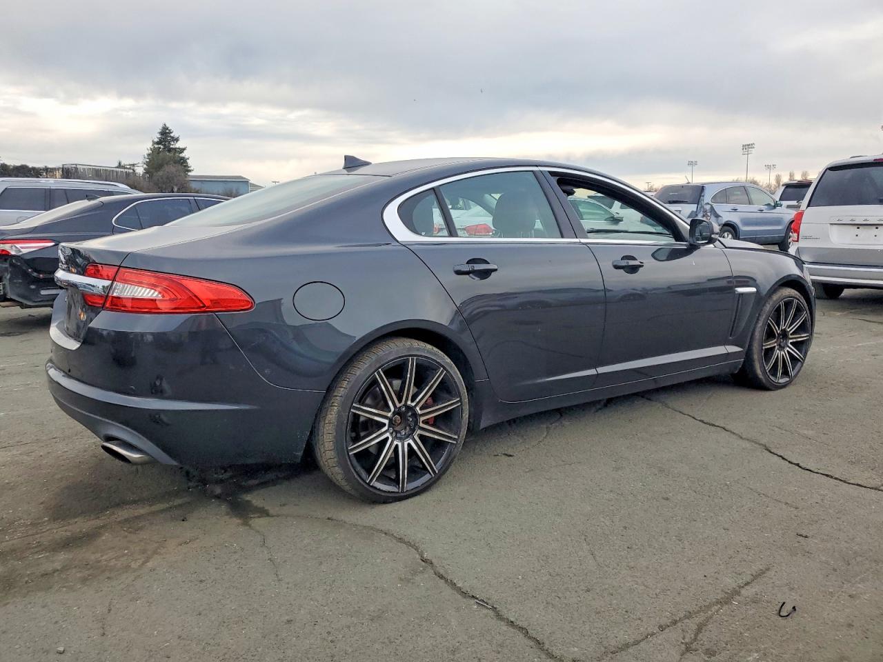 2015 JAGUAR XF 2.0T PREMIUM photo 3