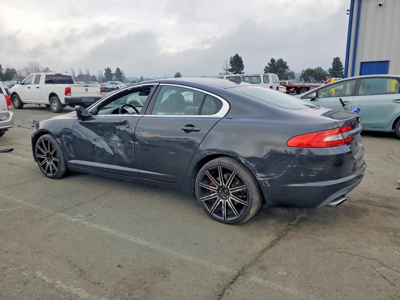 2015 JAGUAR XF 2.0T PREMIUM photo 2