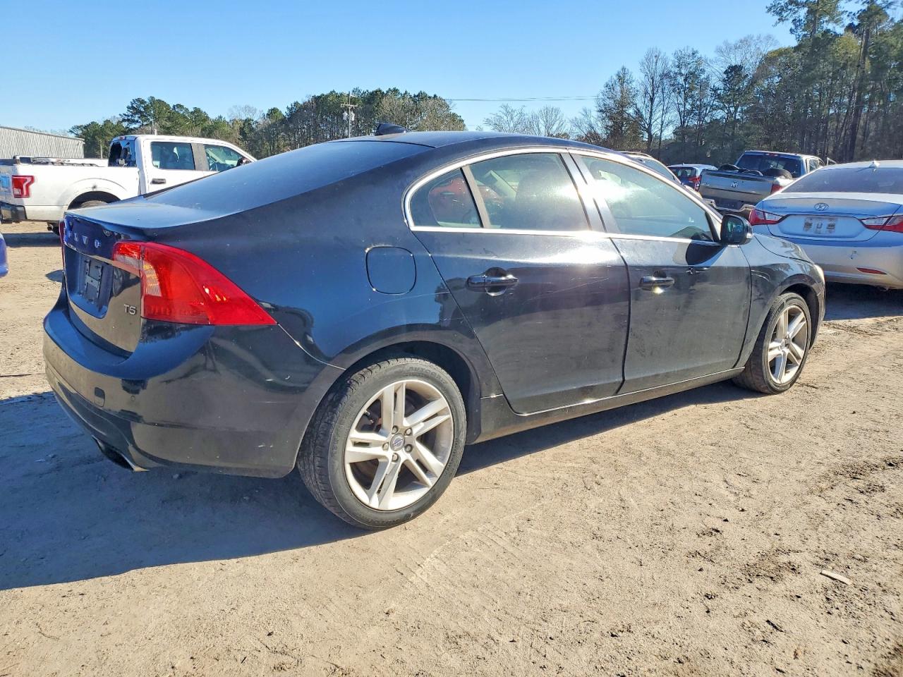 2015 VOLVO S60 PREMIER photo 3