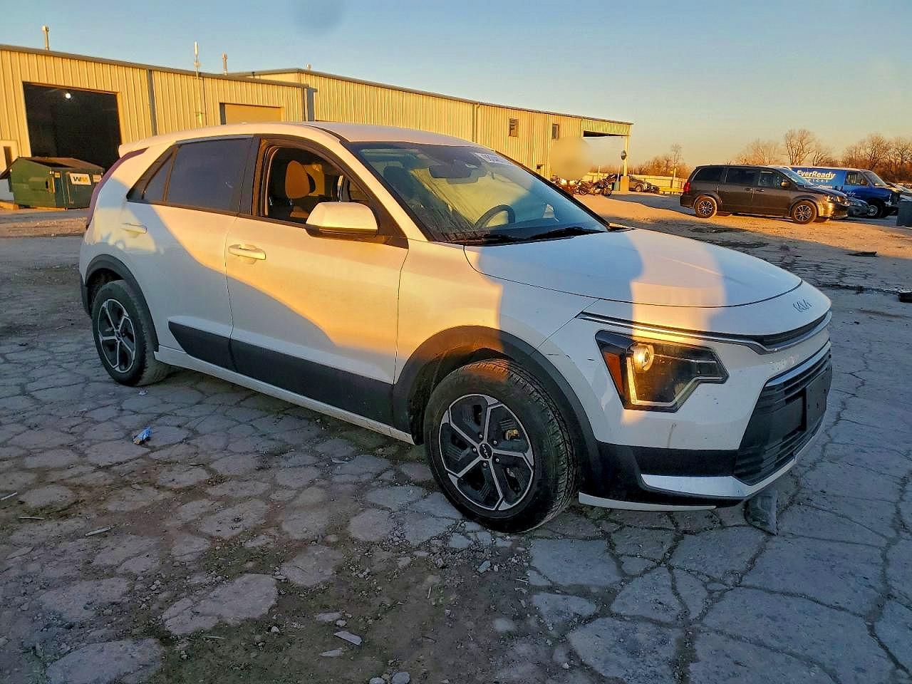 2023 KIA NIRO LX photo 10
