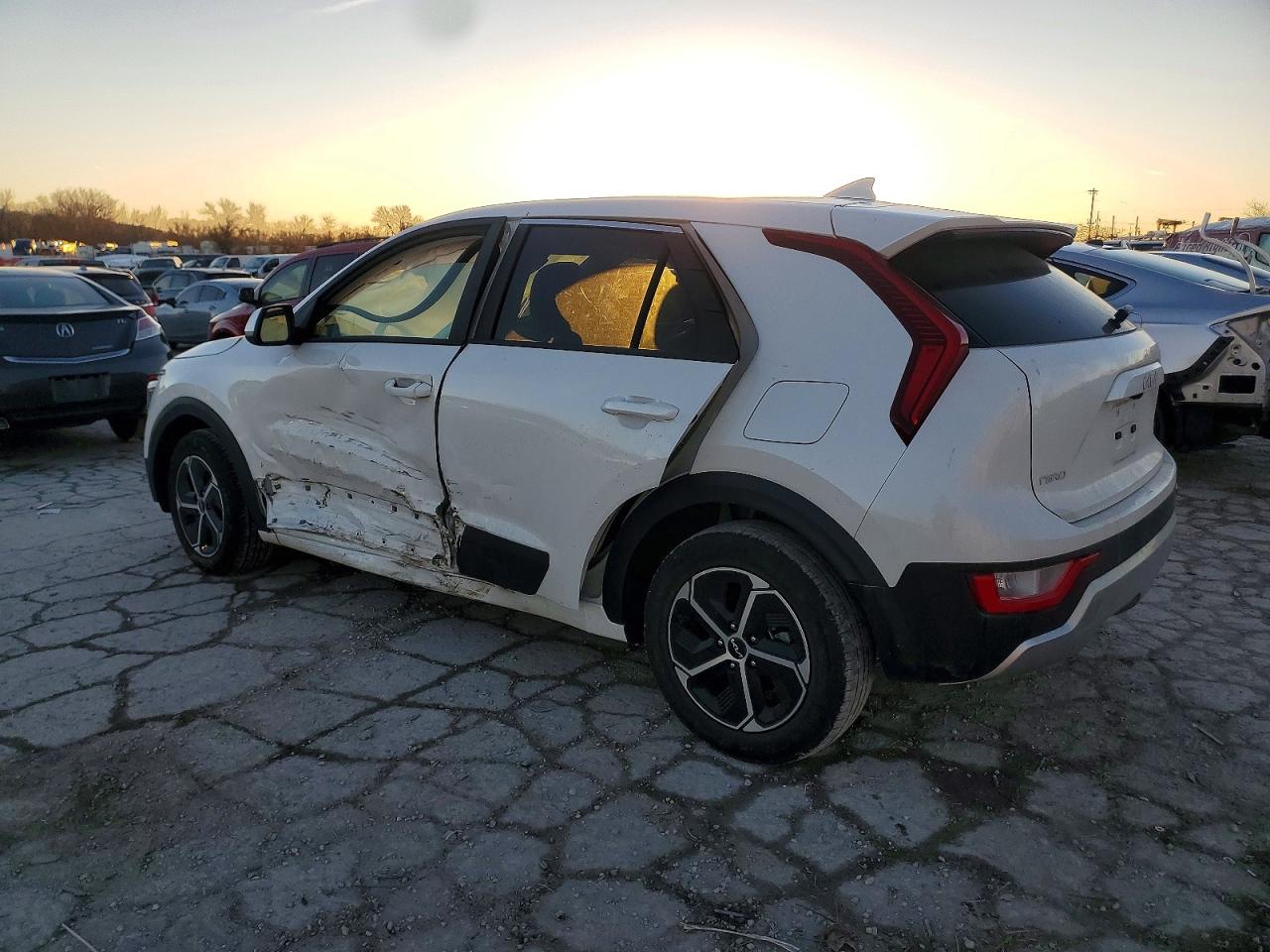 2023 KIA NIRO LX photo 4