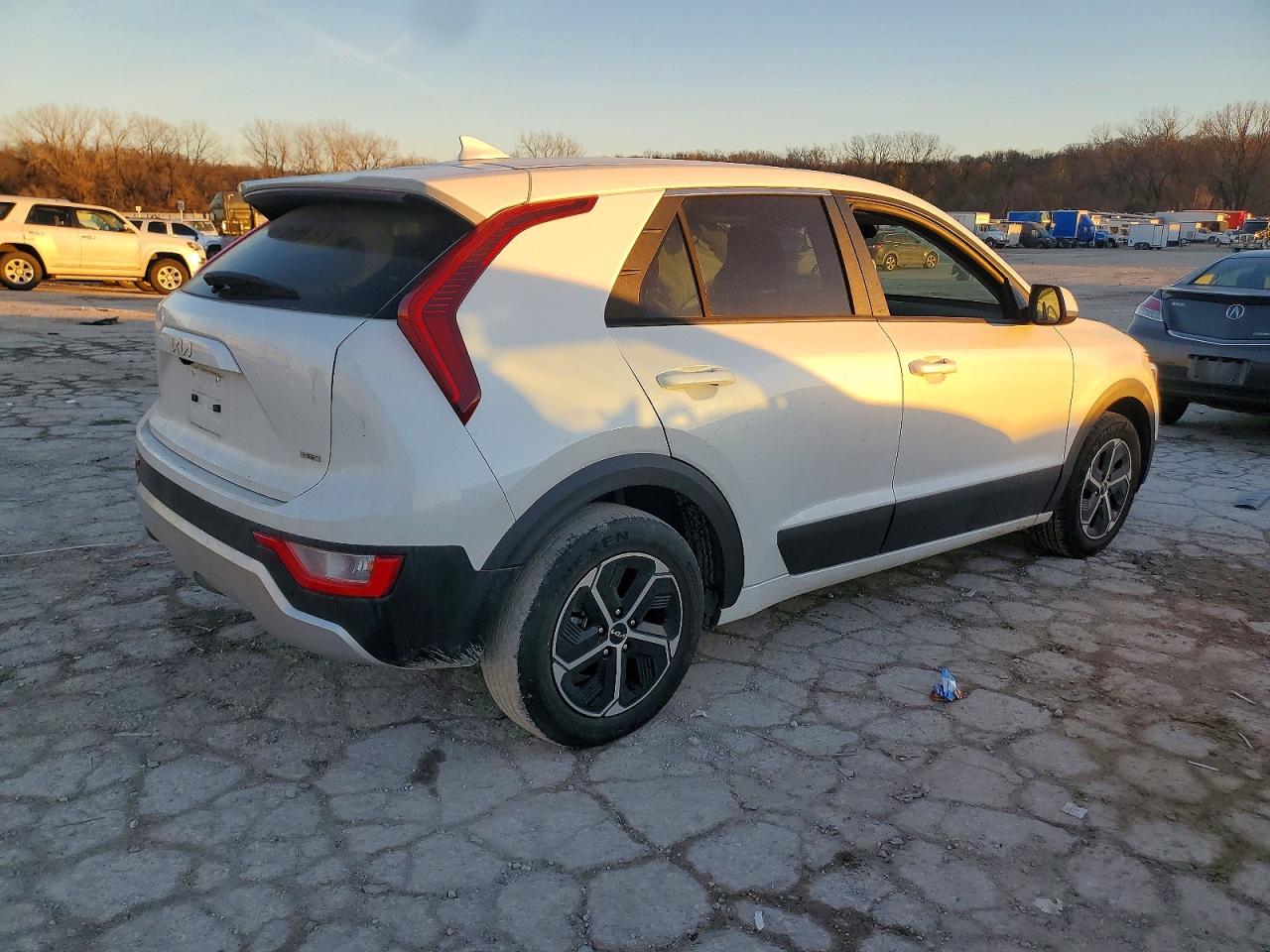2023 KIA NIRO LX photo 7