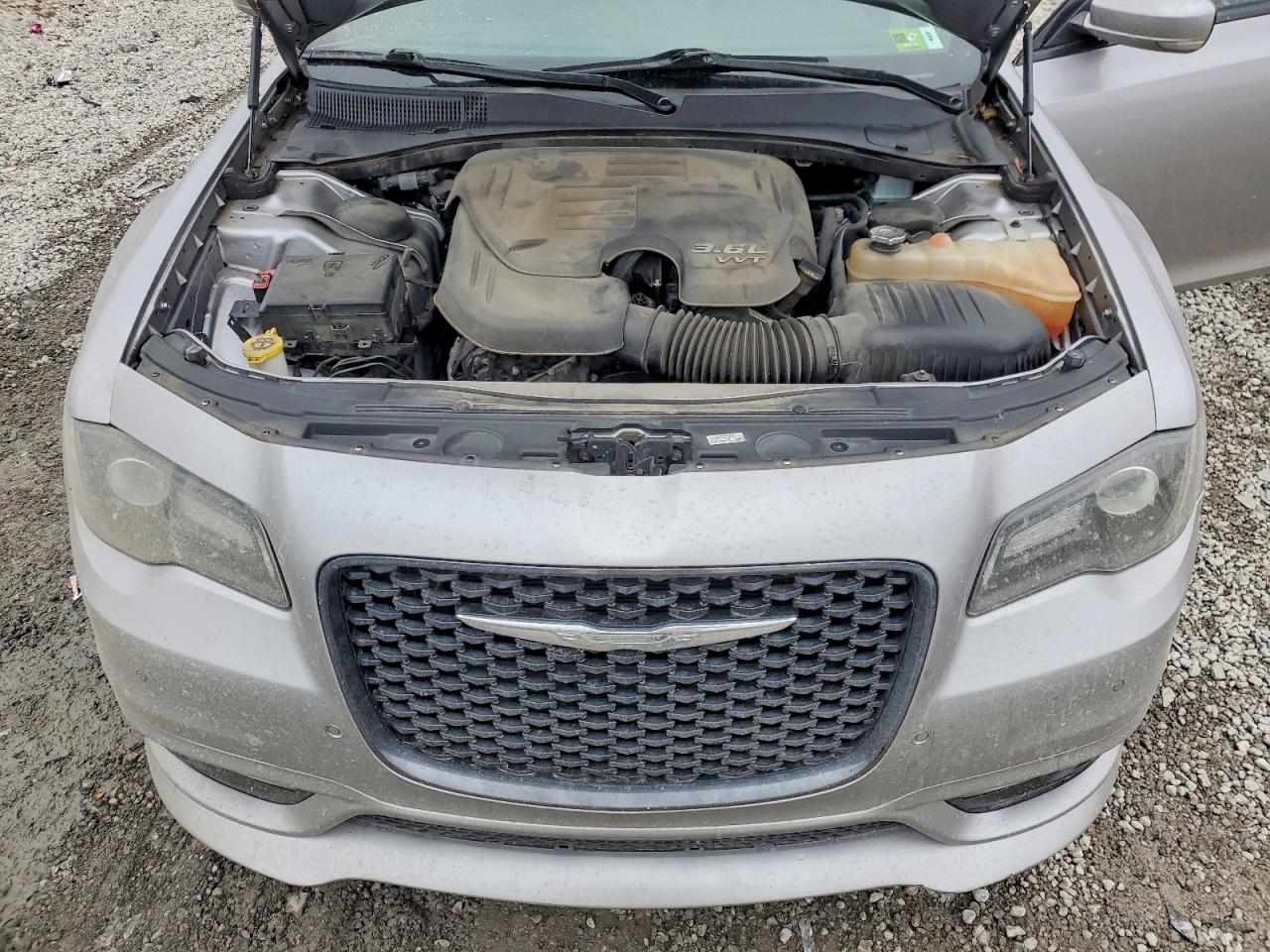 2018 CHRYSLER 300 S photo 11