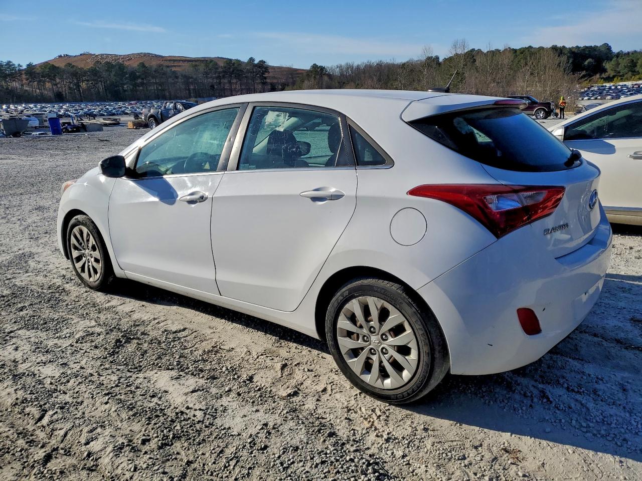 2017 HYUNDAI ELANTRA GT photo 2