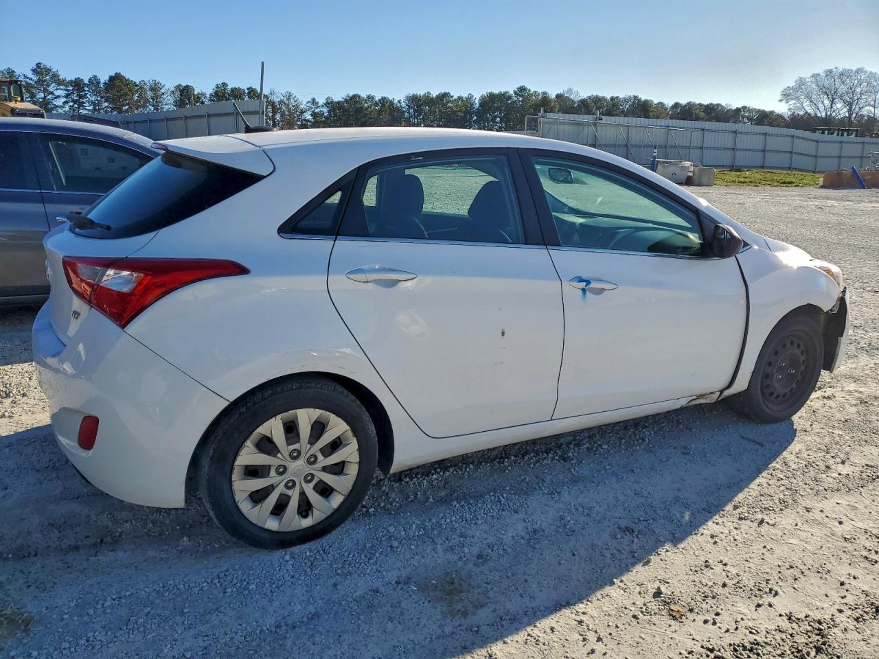2017 HYUNDAI ELANTRA GT photo 3
