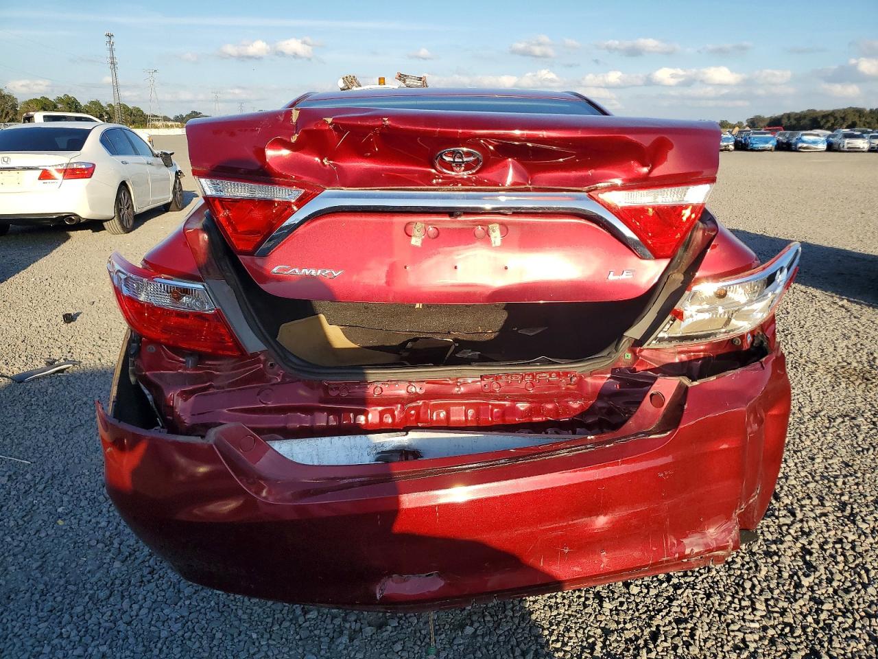 2016 TOYOTA CAMRY LE photo 6