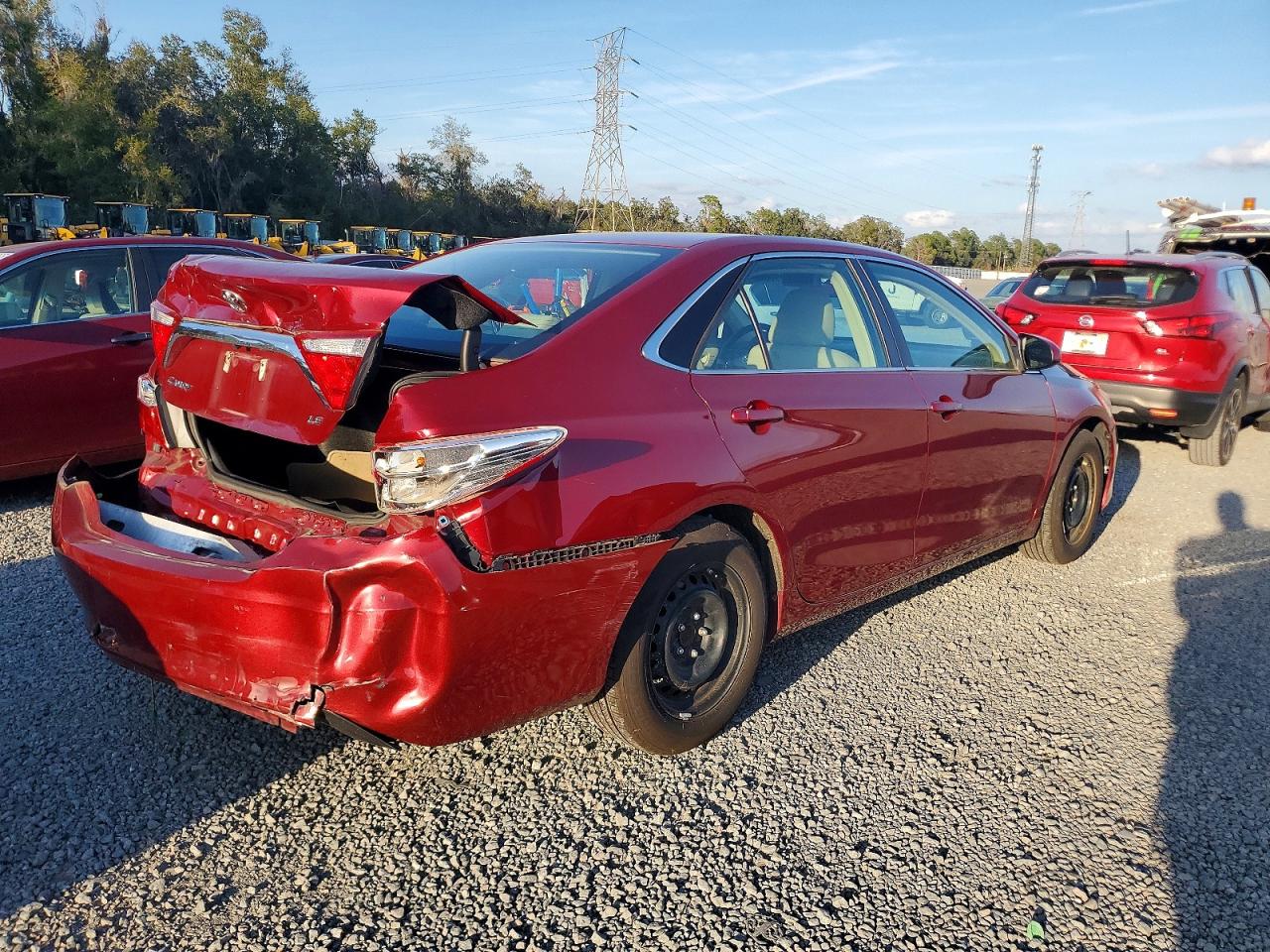 2016 TOYOTA CAMRY LE photo 3