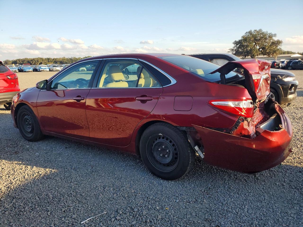 2016 TOYOTA CAMRY LE photo 2