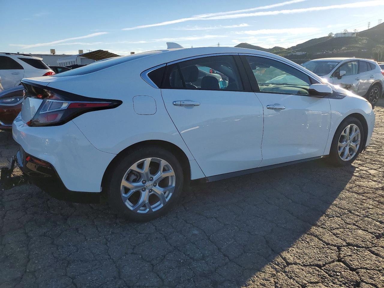 2017 CHEVROLET VOLT PREMIER photo 3