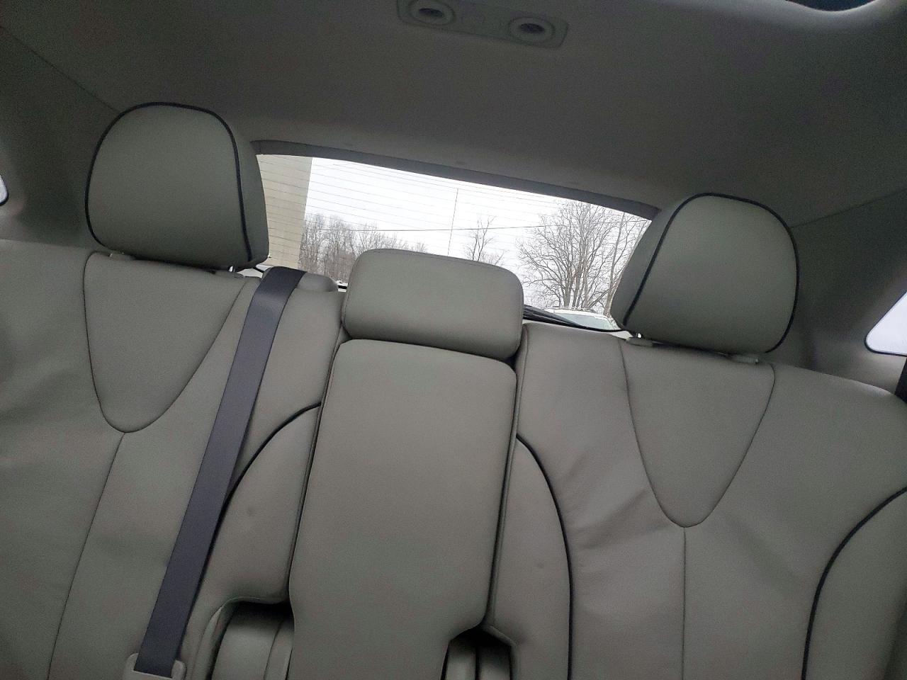 2011 TOYOTA VENZA photo 10
