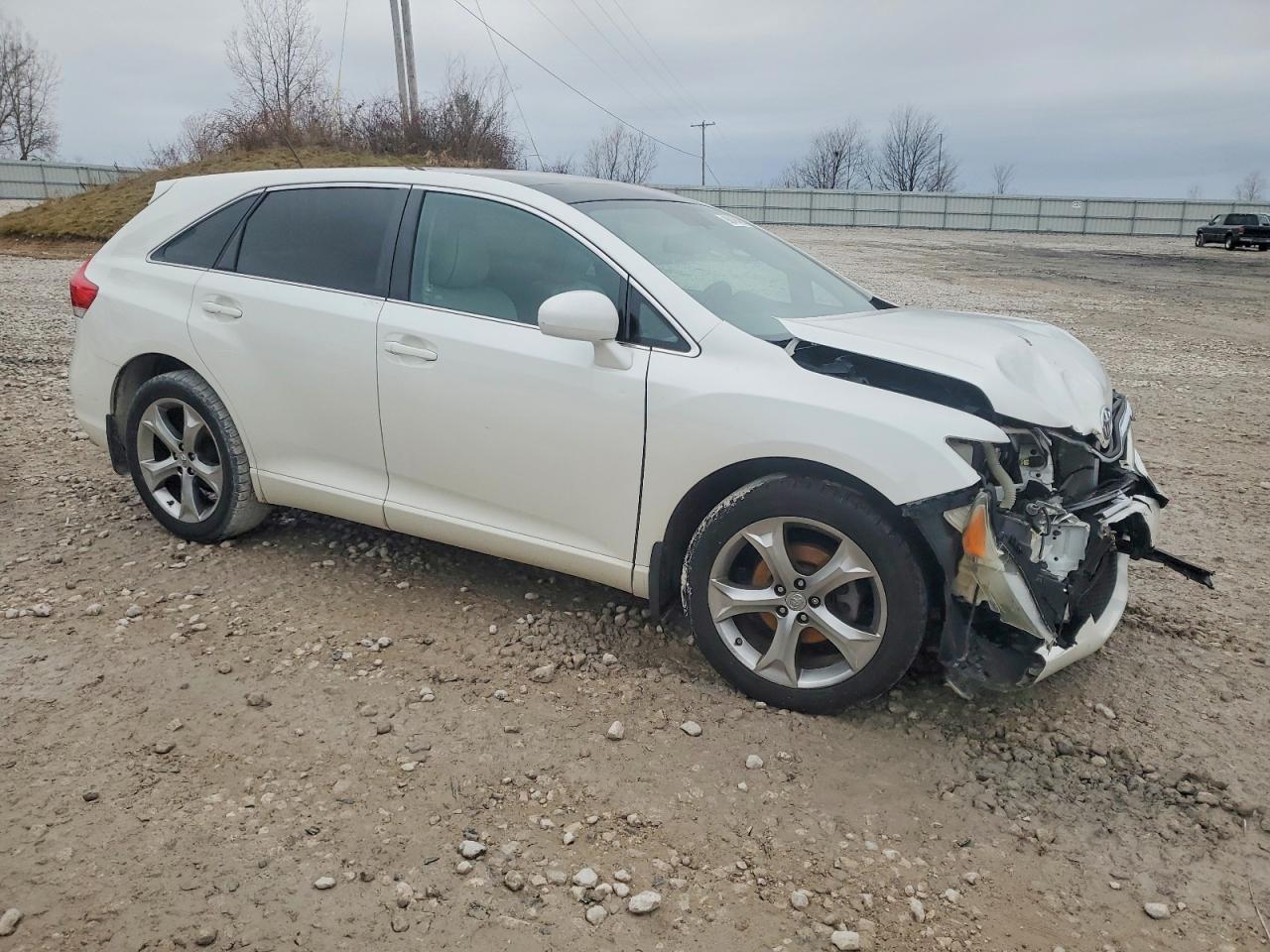 2011 TOYOTA VENZA photo 4