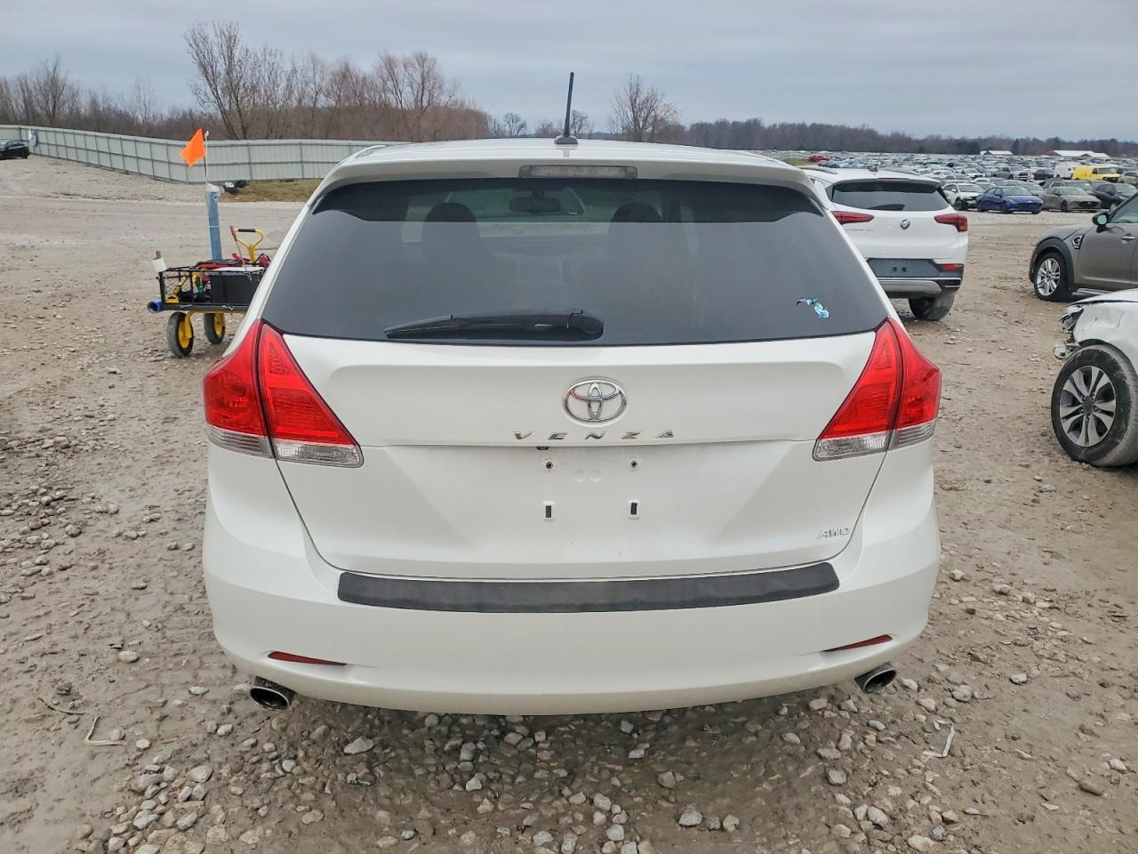 2011 TOYOTA VENZA photo 6