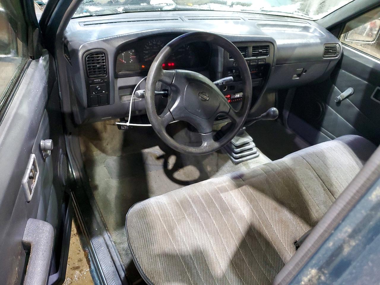 1995 NISSAN TRUCK BASE photo 8