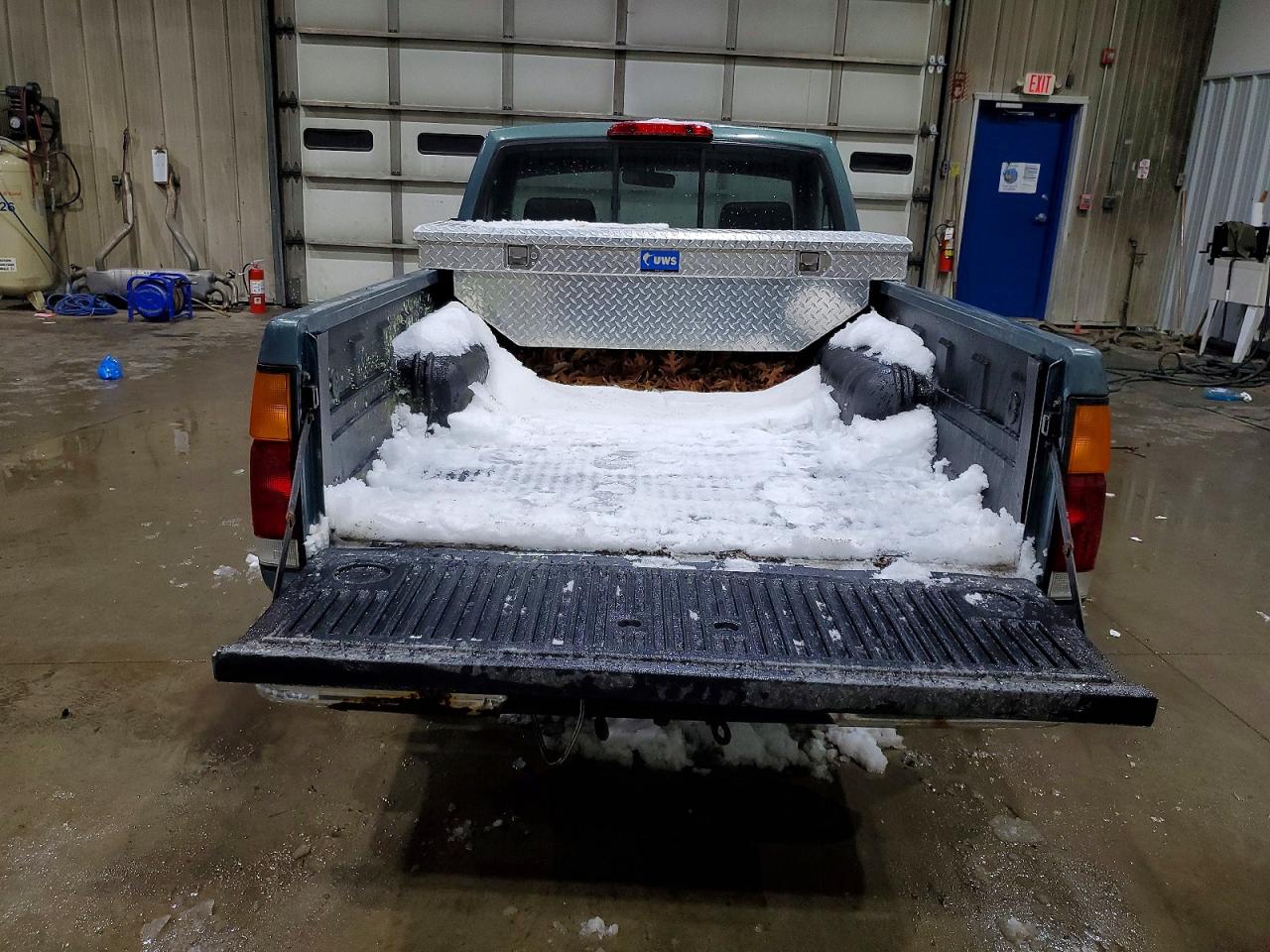 1995 NISSAN TRUCK BASE photo 6