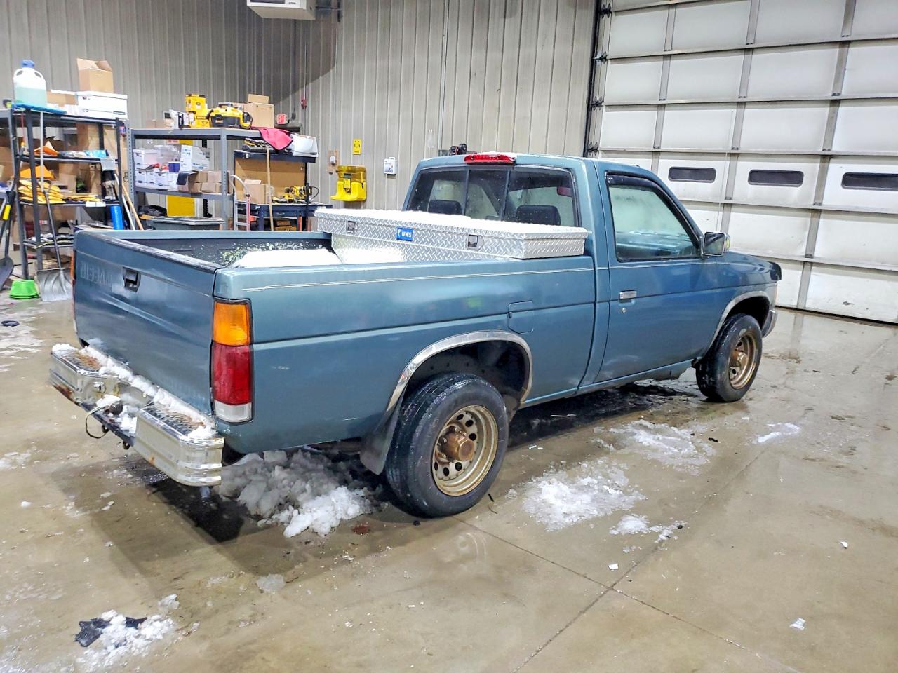 1995 NISSAN TRUCK BASE photo 3