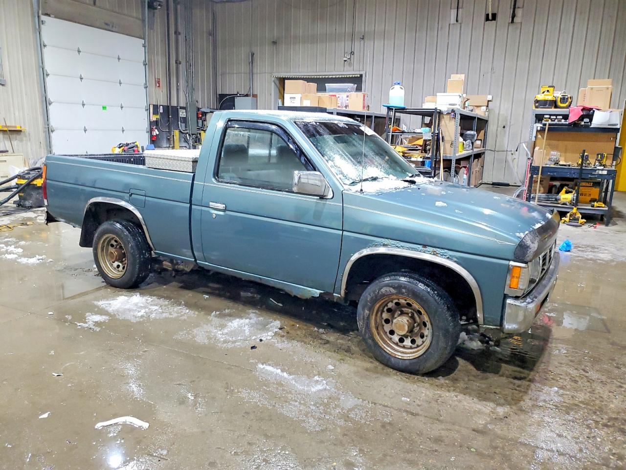 1995 NISSAN TRUCK BASE photo 4
