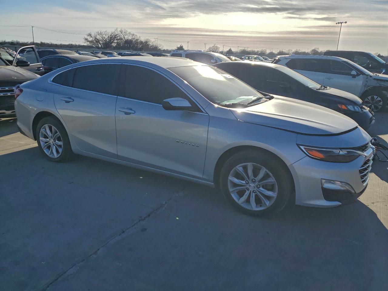 2020 CHEVROLET MALIBU LT photo 4