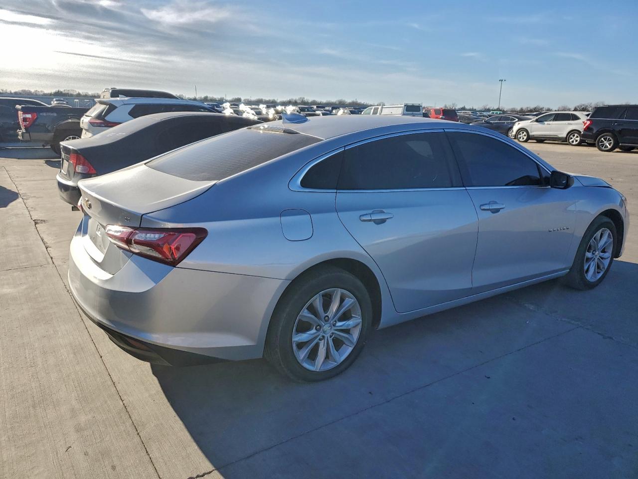 2020 CHEVROLET MALIBU LT photo 3