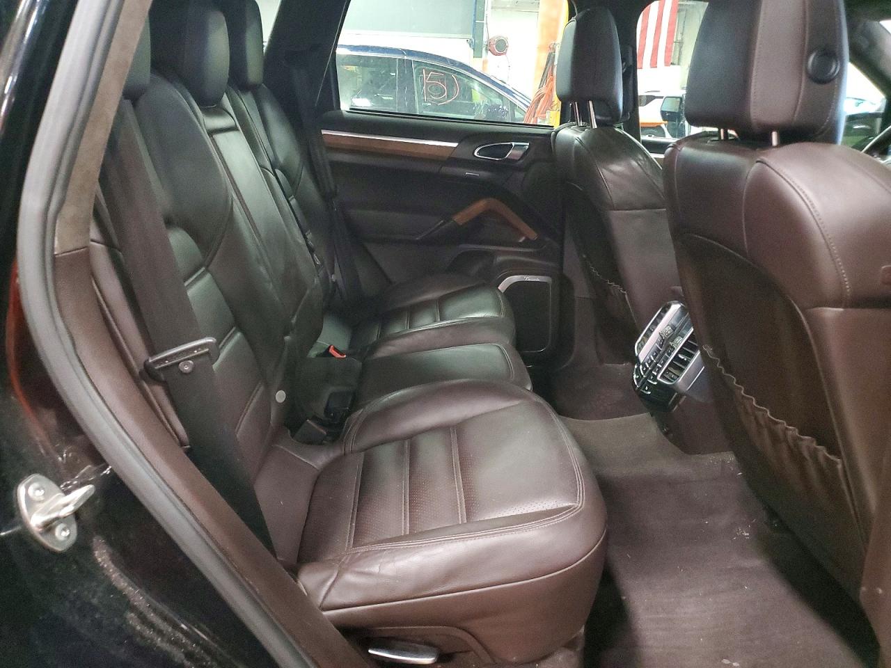 2012 PORSCHE CAYENNE TURBO photo 21