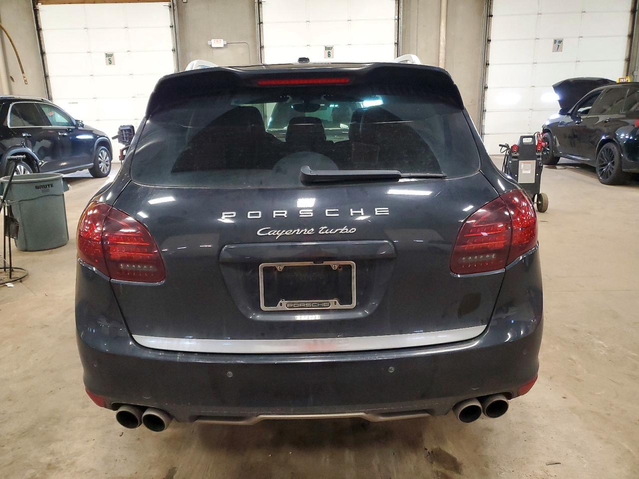 2012 PORSCHE CAYENNE TURBO photo 11