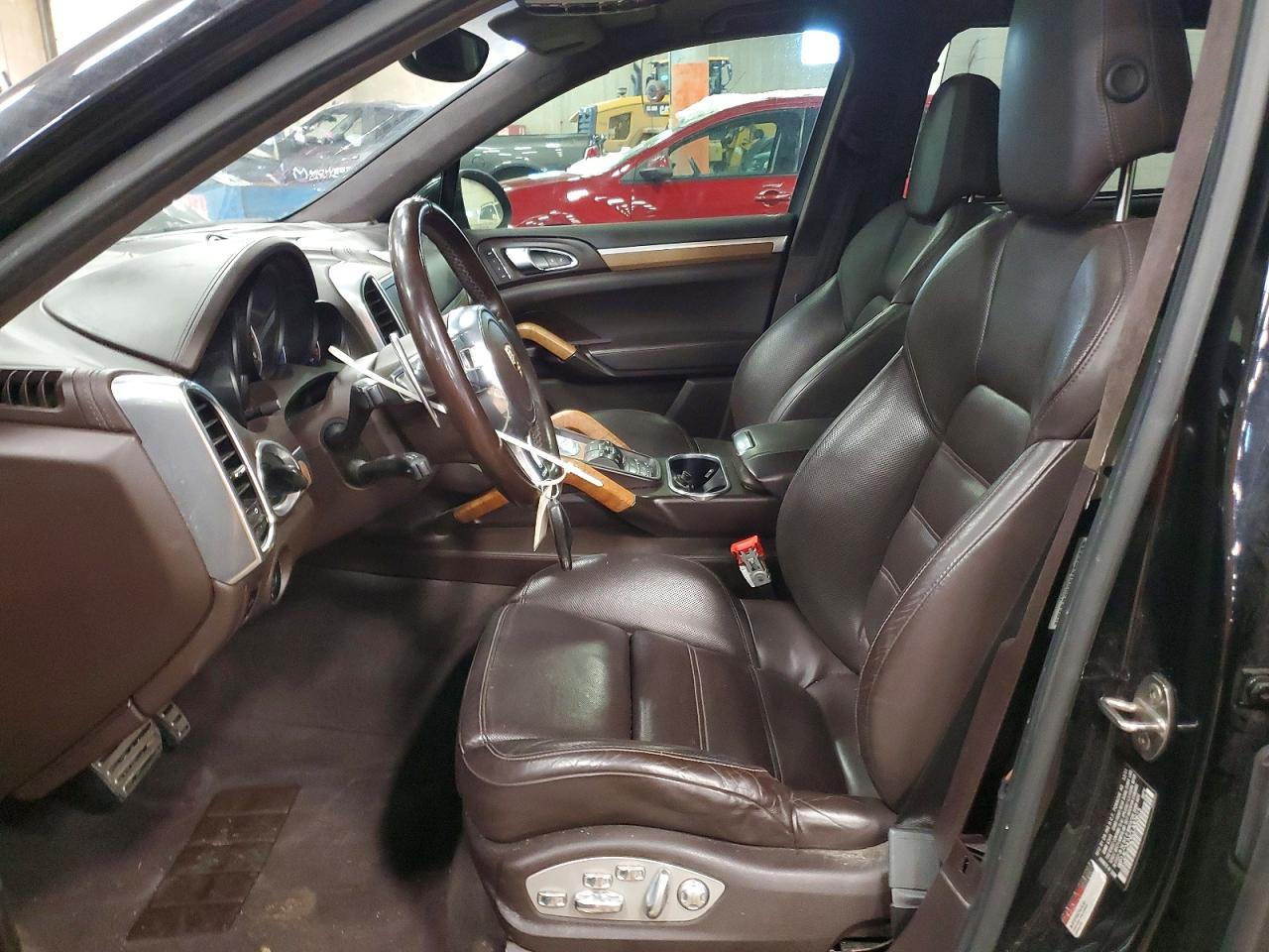 2012 PORSCHE CAYENNE TURBO photo 13