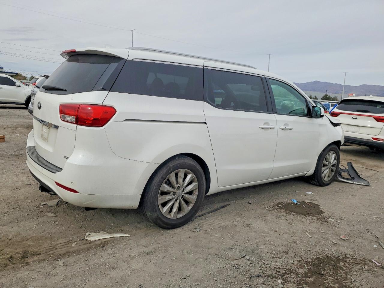 2017 KIA SEDONA EX photo 5