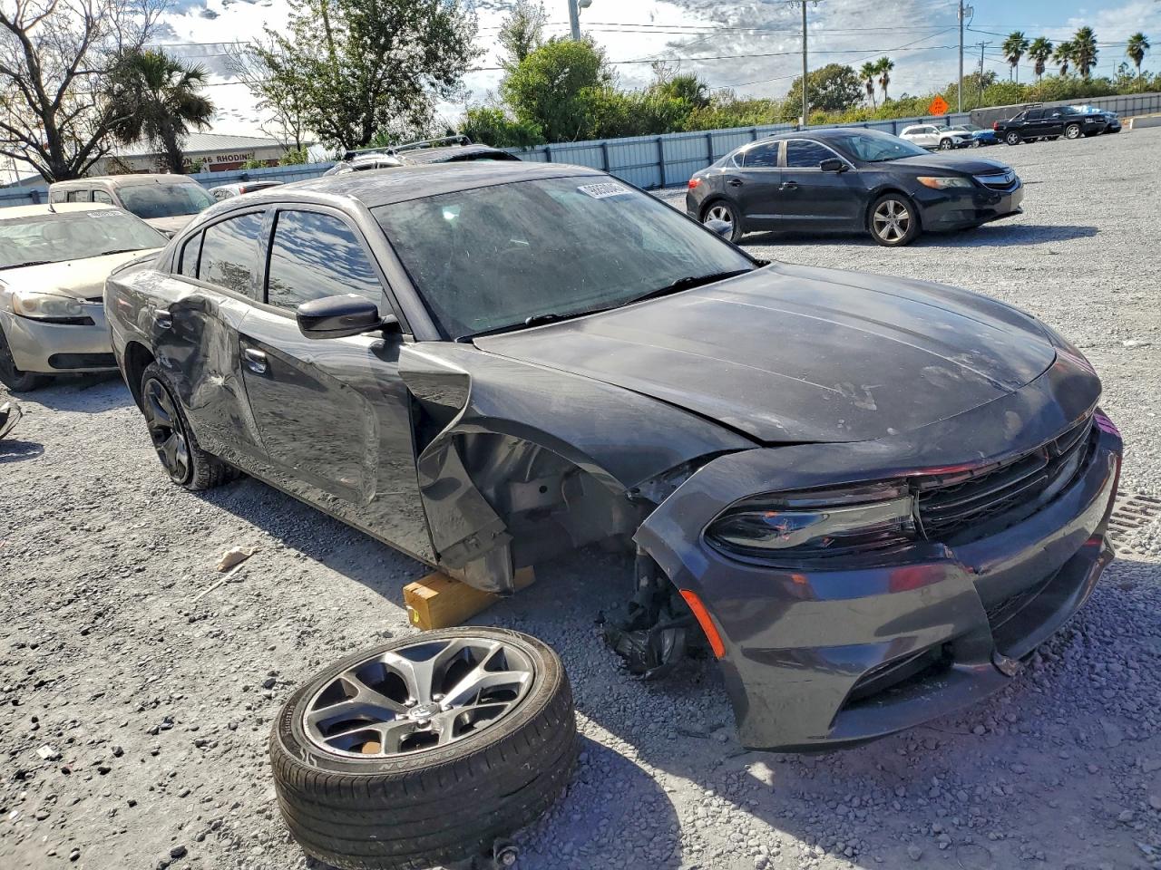 2015 DODGE CHARGER SXT photo 4