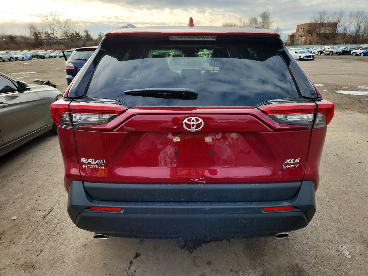 2025 TOYOTA RAV4 XLE photo 6