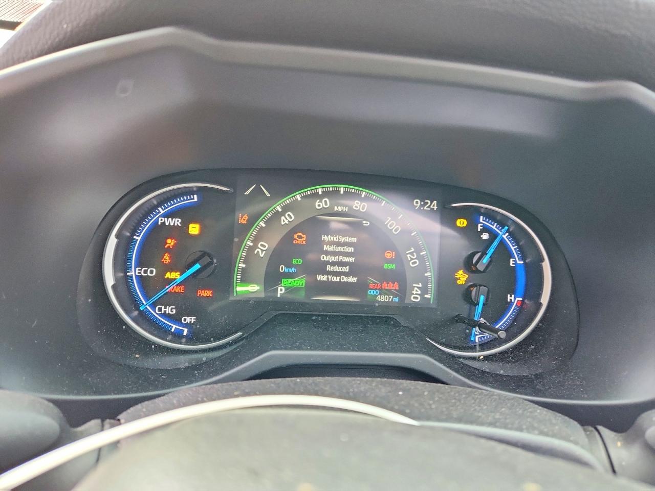 2025 TOYOTA RAV4 XLE photo 9