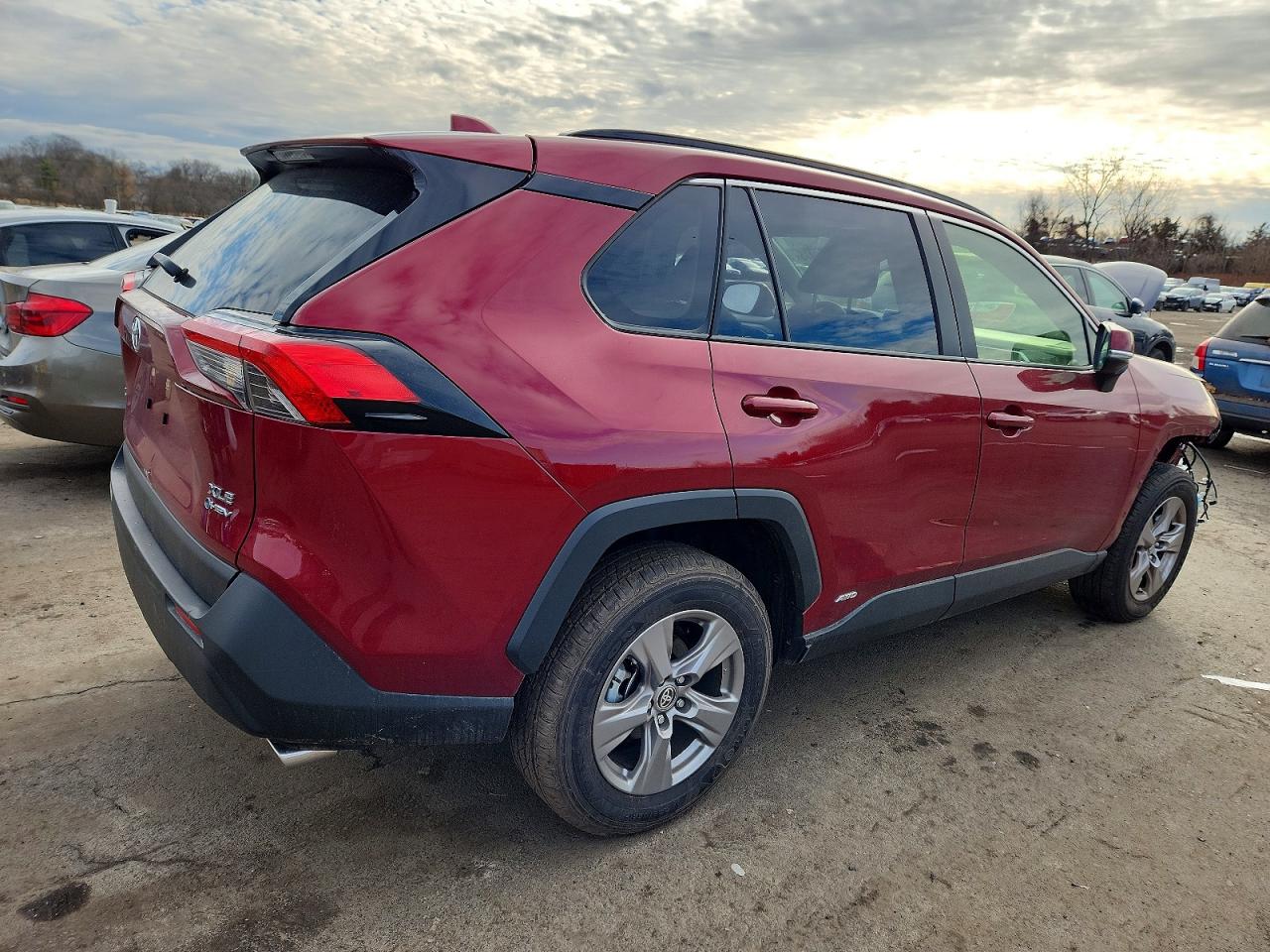 2025 TOYOTA RAV4 XLE photo 3