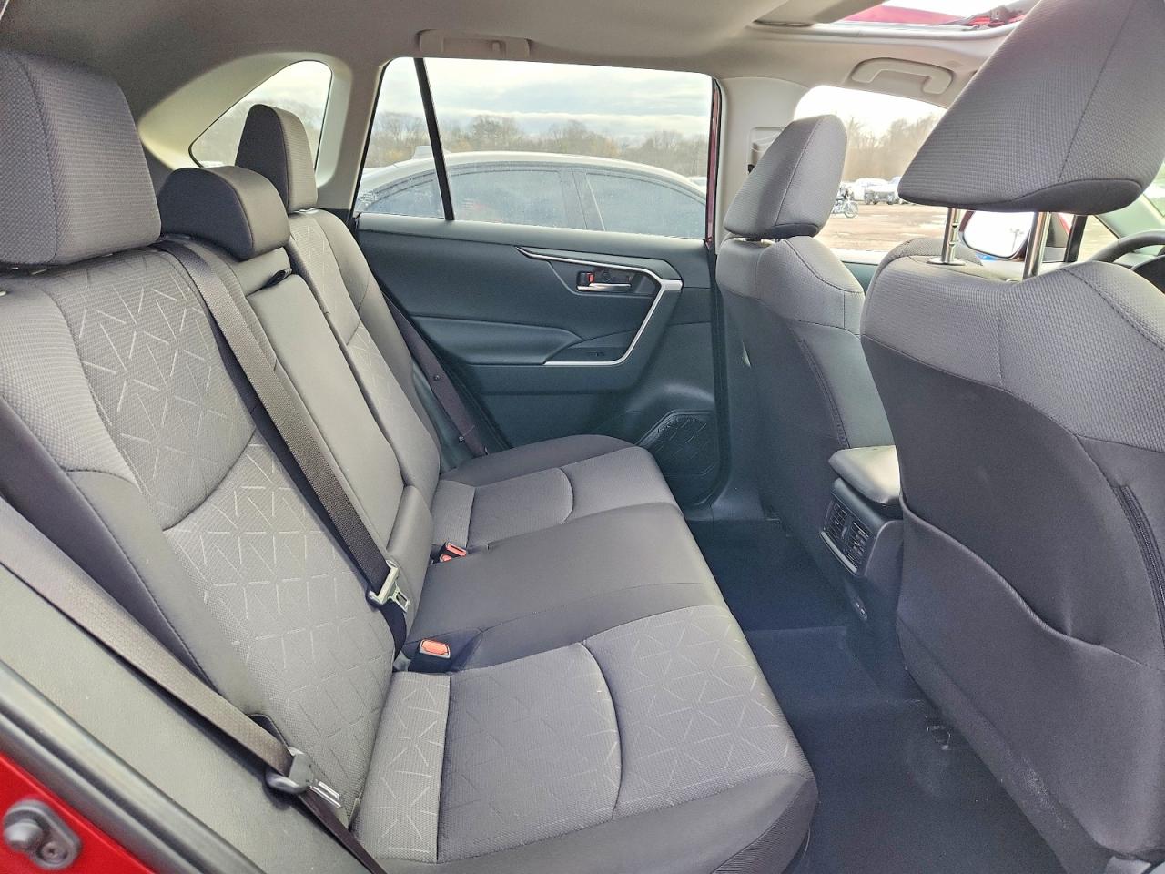 2025 TOYOTA RAV4 XLE photo 11