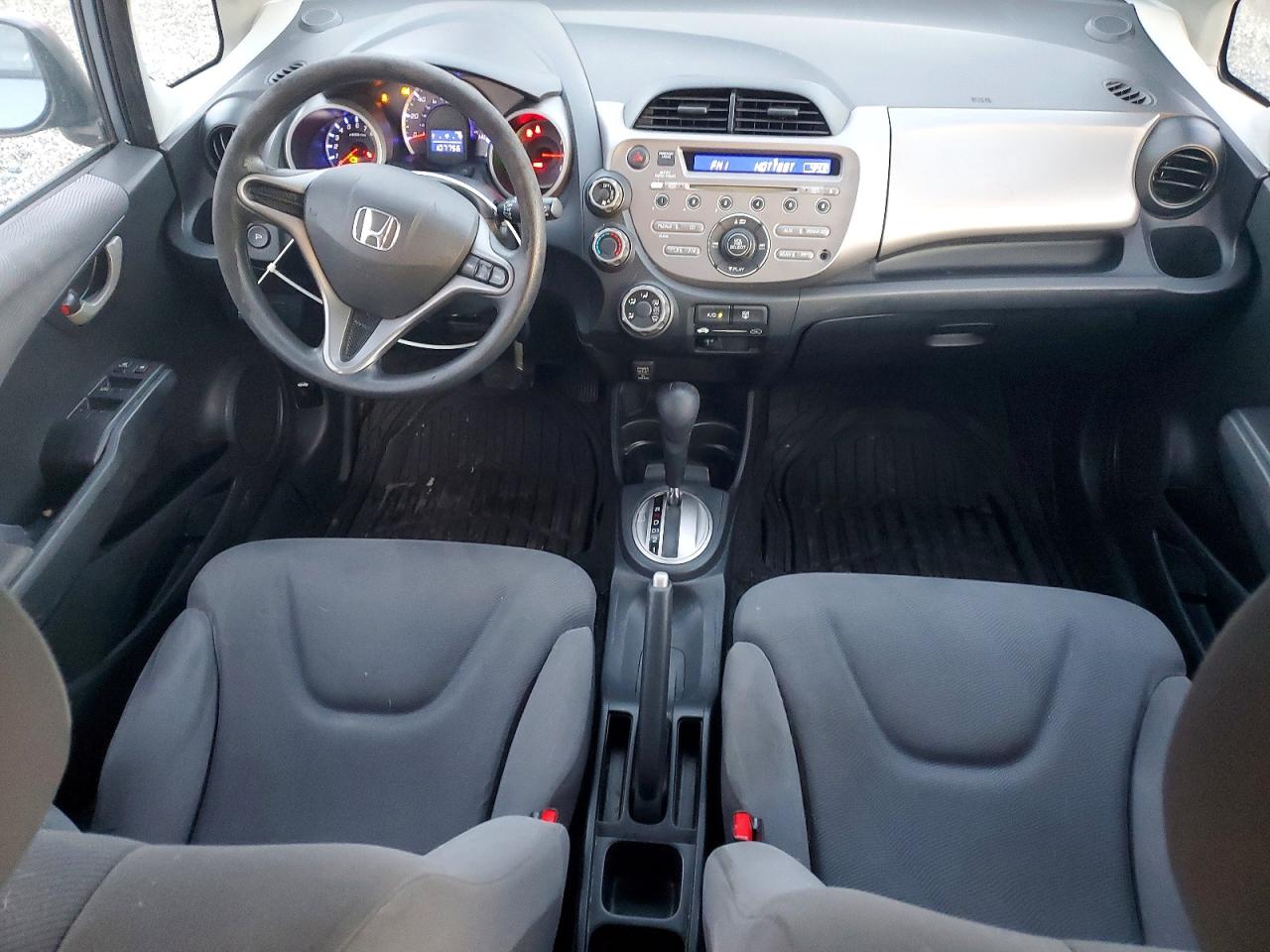 2011 HONDA FIT photo 8