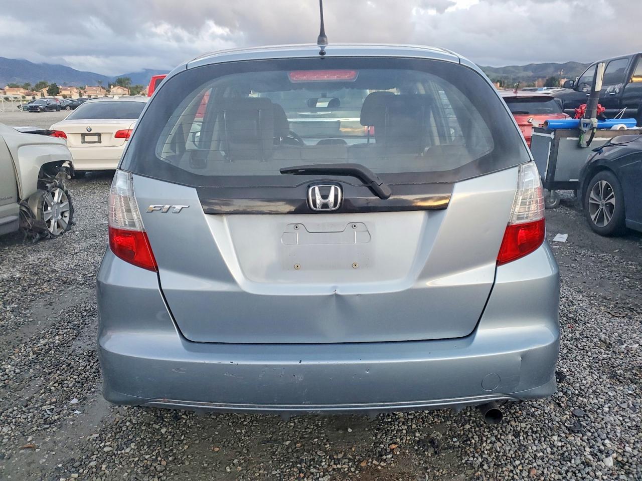2011 HONDA FIT photo 6