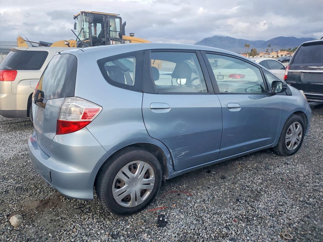 2011 HONDA FIT photo 3