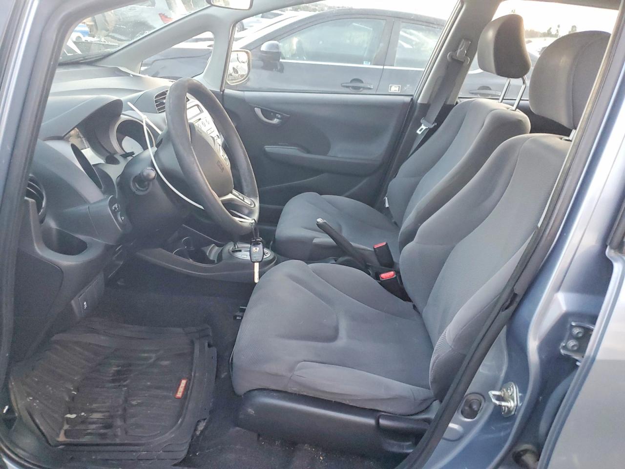 2011 HONDA FIT photo 7