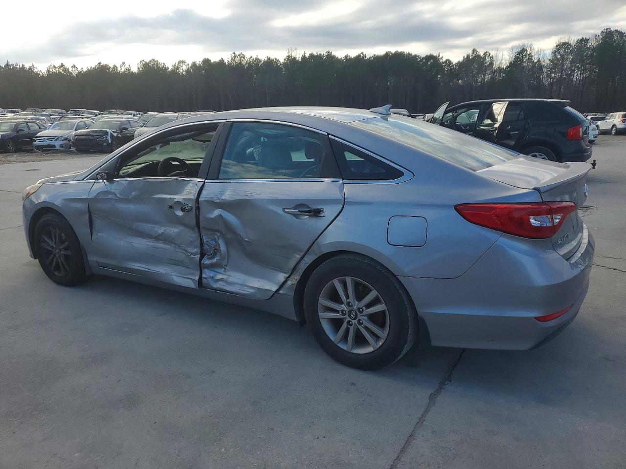 2015 HYUNDAI SONATA SE photo 2