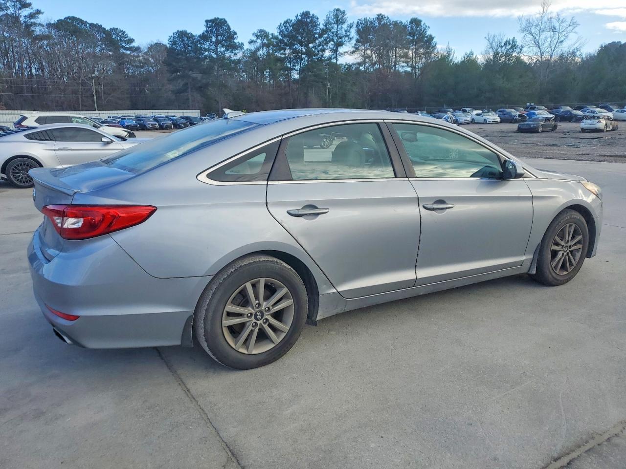 2015 HYUNDAI SONATA SE photo 3
