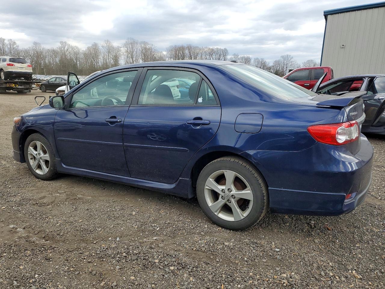 2011 TOYOTA COROLLA BASE photo 2