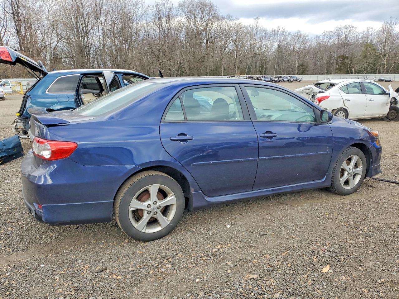 2011 TOYOTA COROLLA BASE photo 3