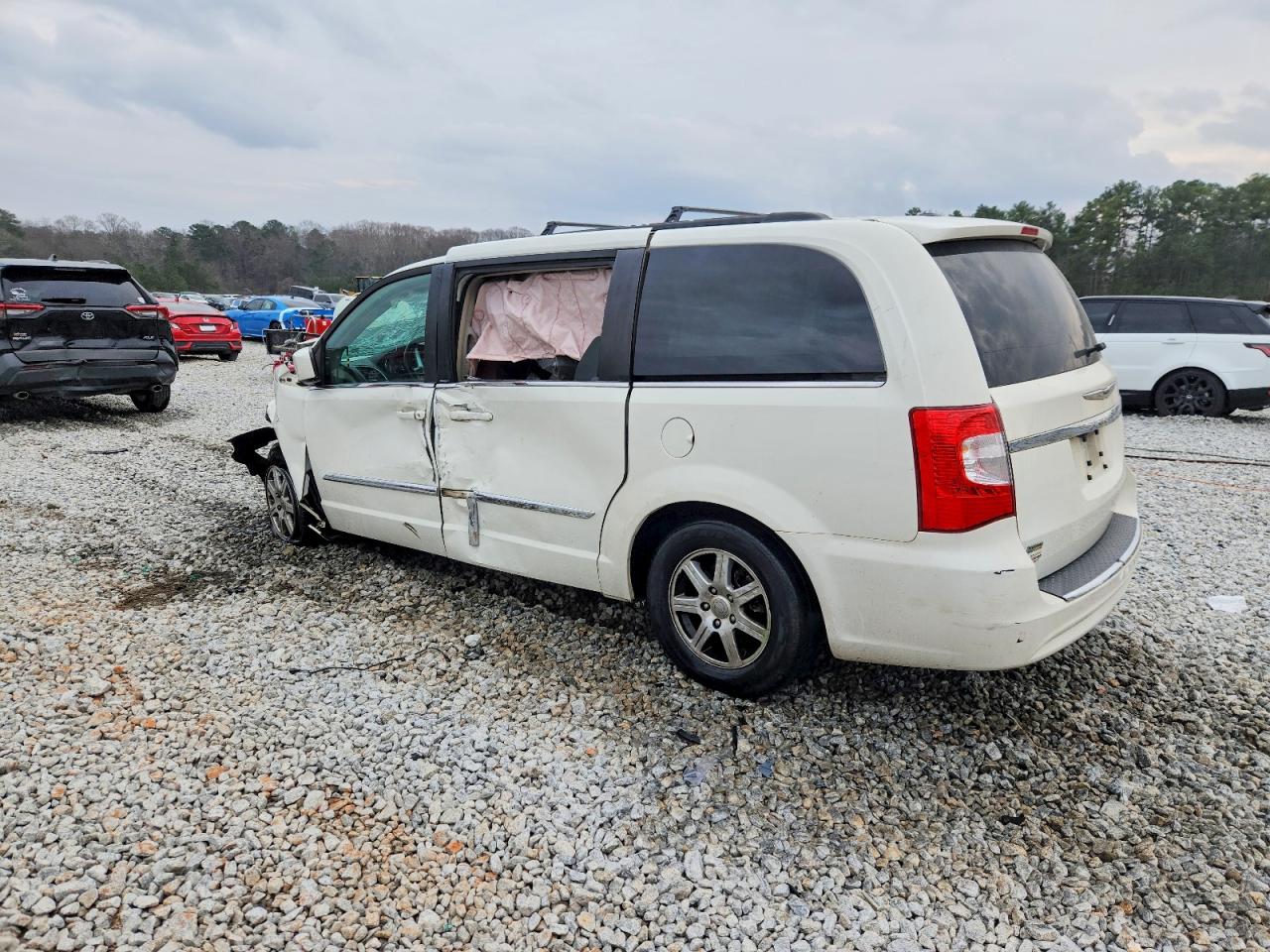 2013 CHRYSLER TOWN & COUNTRY TOURING photo 3