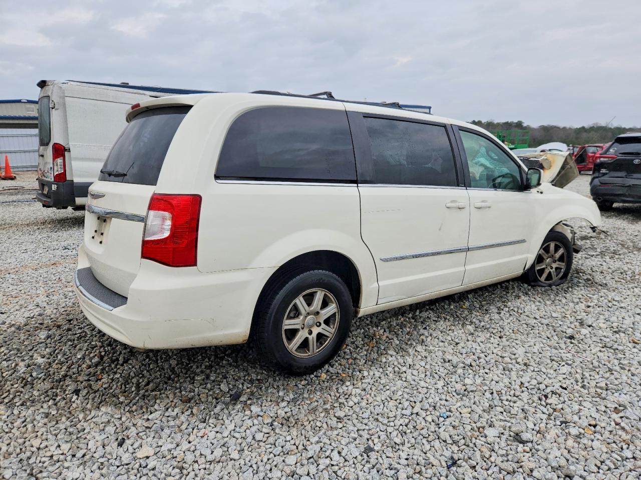 2013 CHRYSLER TOWN & COUNTRY TOURING photo 5