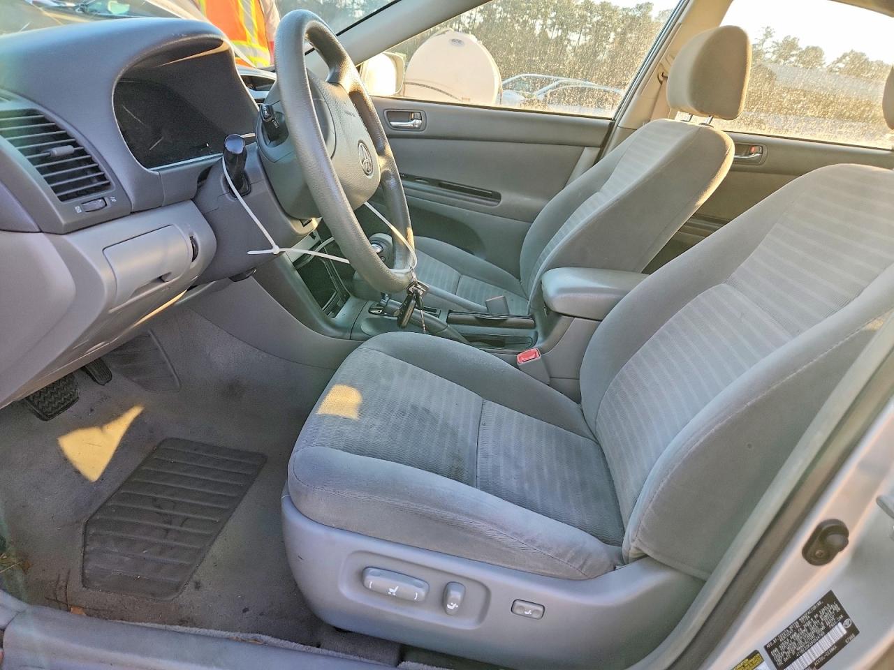 2005 TOYOTA CAMRY LE photo 7