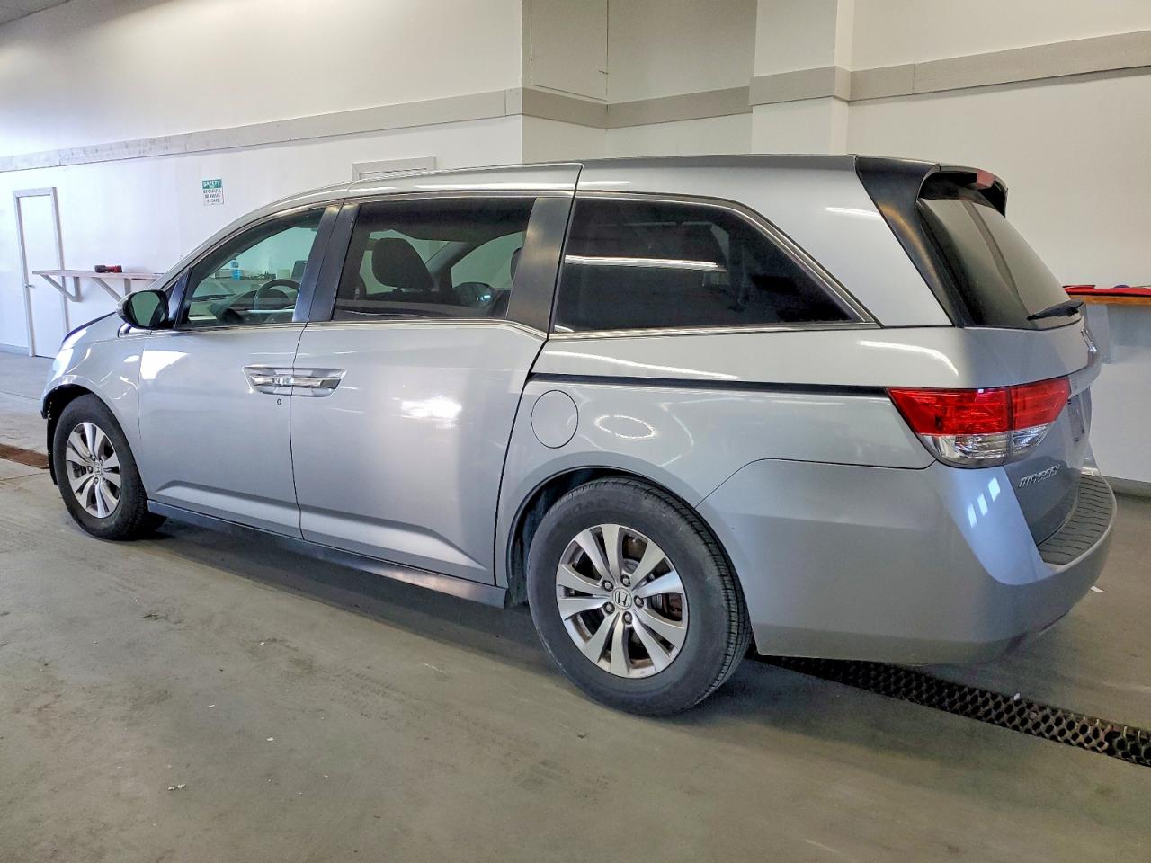 2016 HONDA ODYSSEY SE photo 3