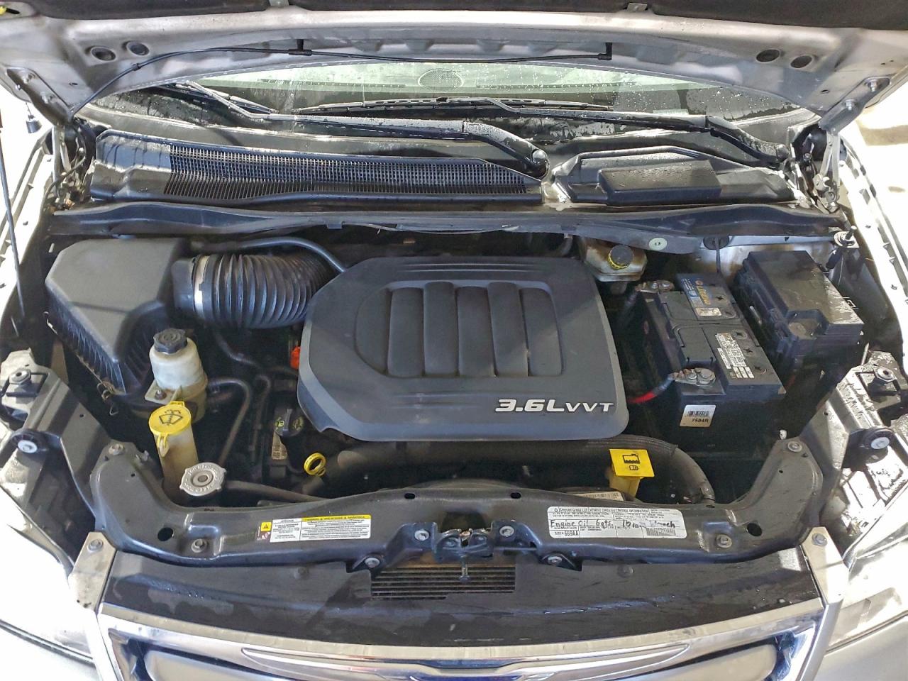 2012 CHRYSLER TOWN & COUNTRY TOURING L photo 12
