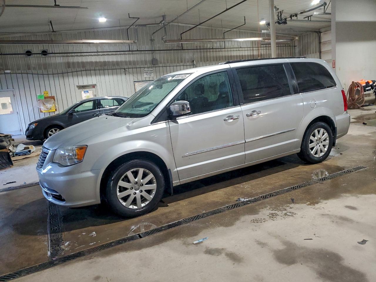 2012 CHRYSLER TOWN & COUNTRY