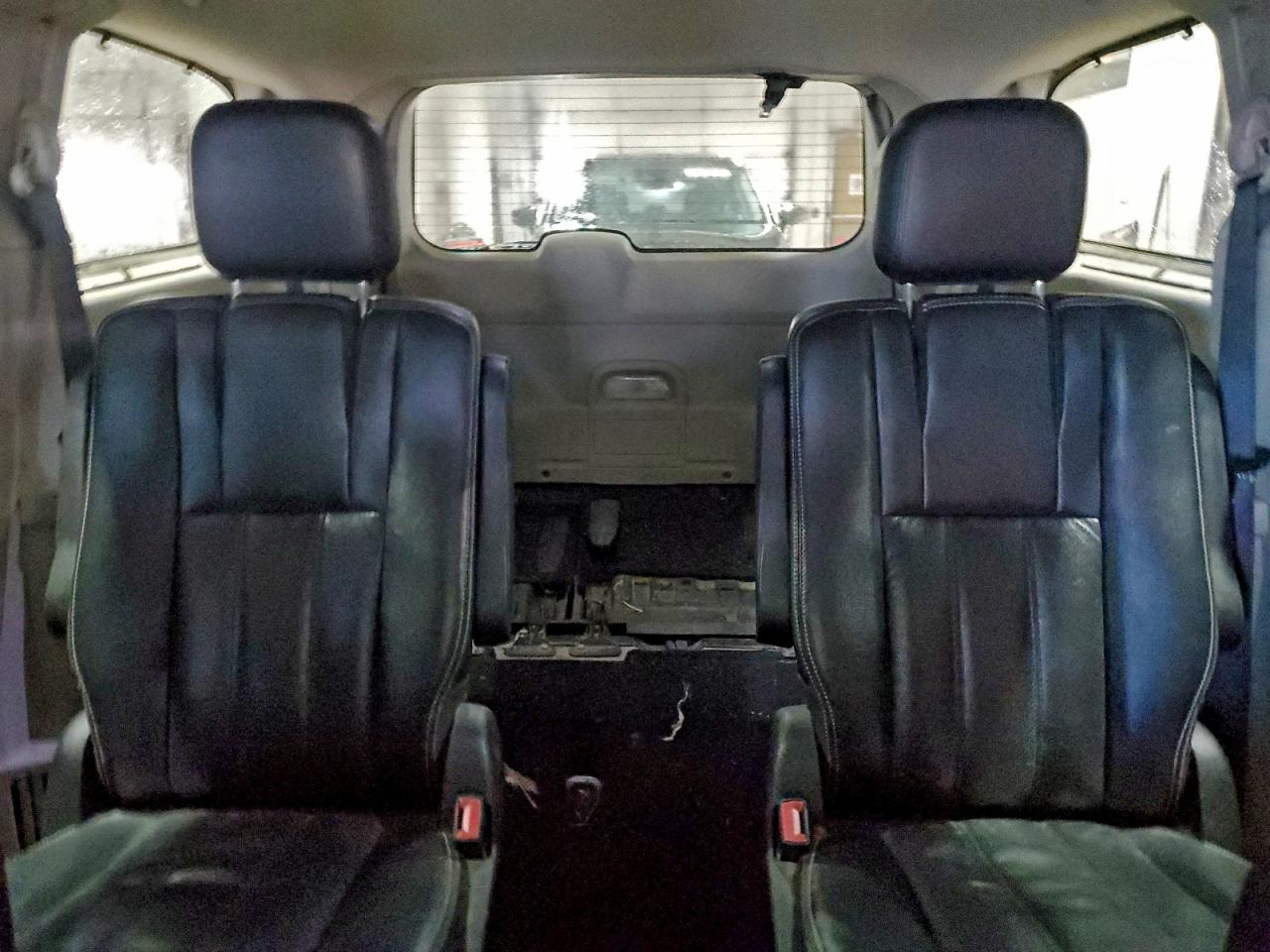 2012 CHRYSLER TOWN & COUNTRY TOURING L photo 10