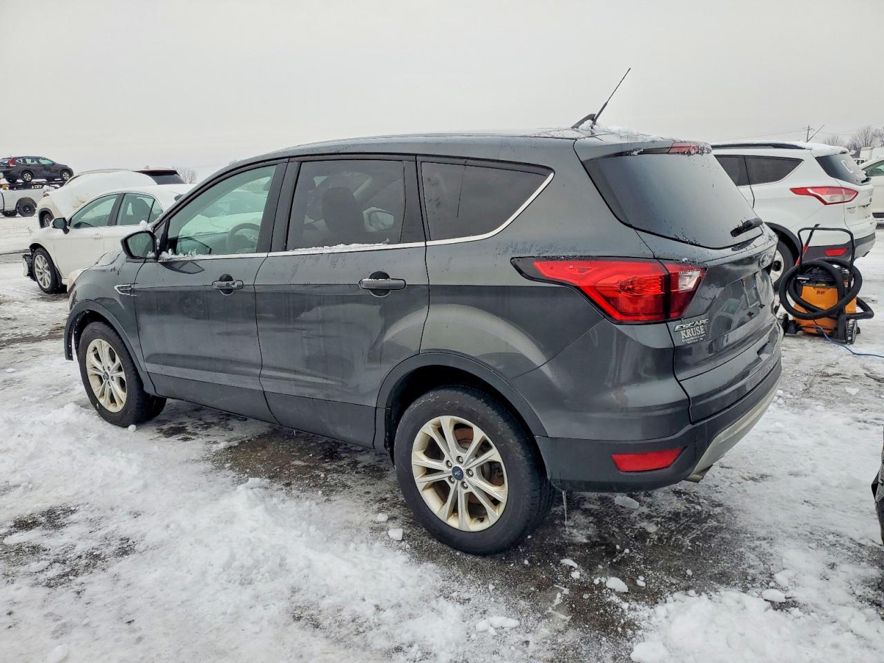 2019 FORD ESCAPE SE photo 4