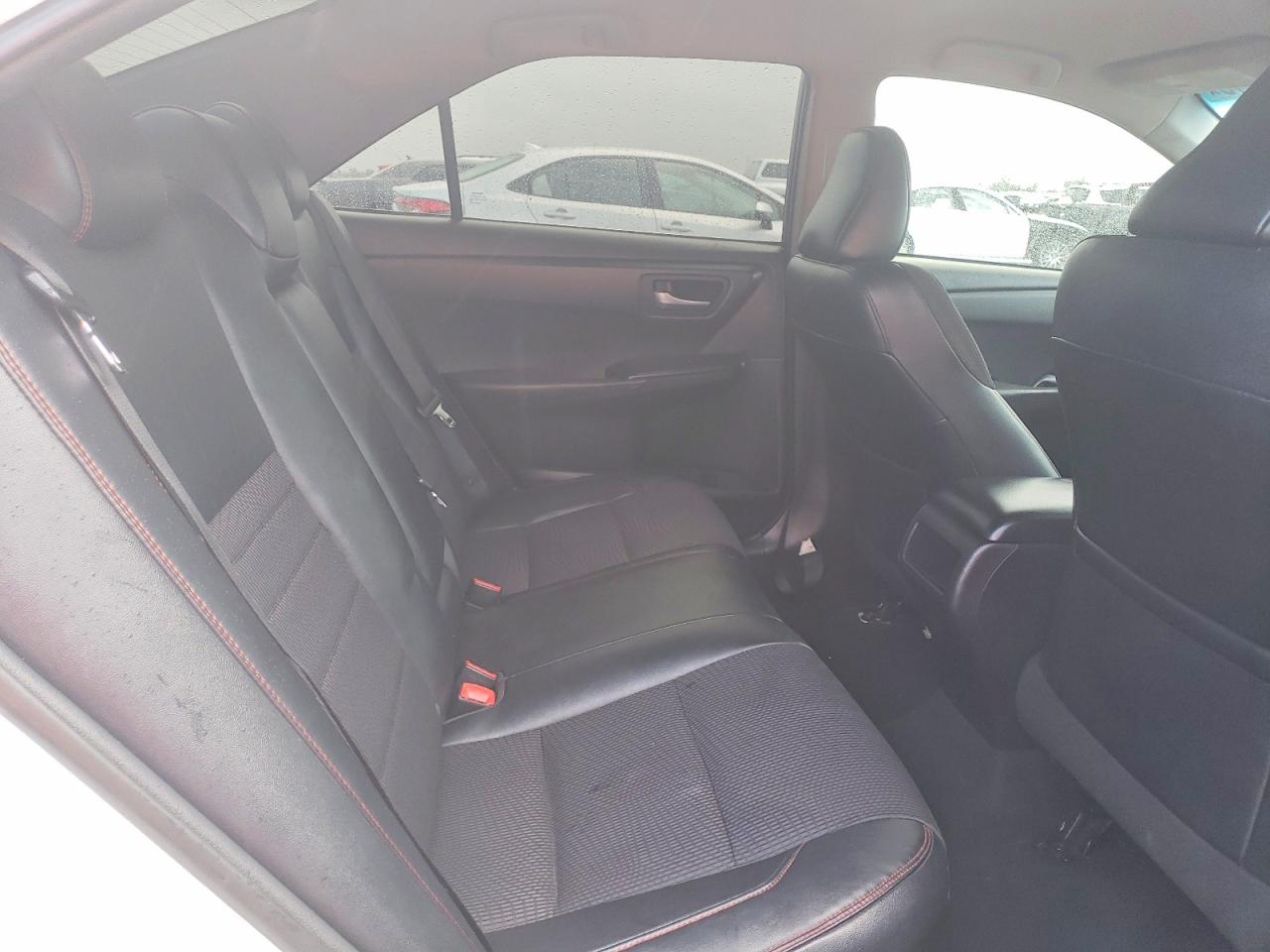 2016 TOYOTA CAMRY LE photo 10
