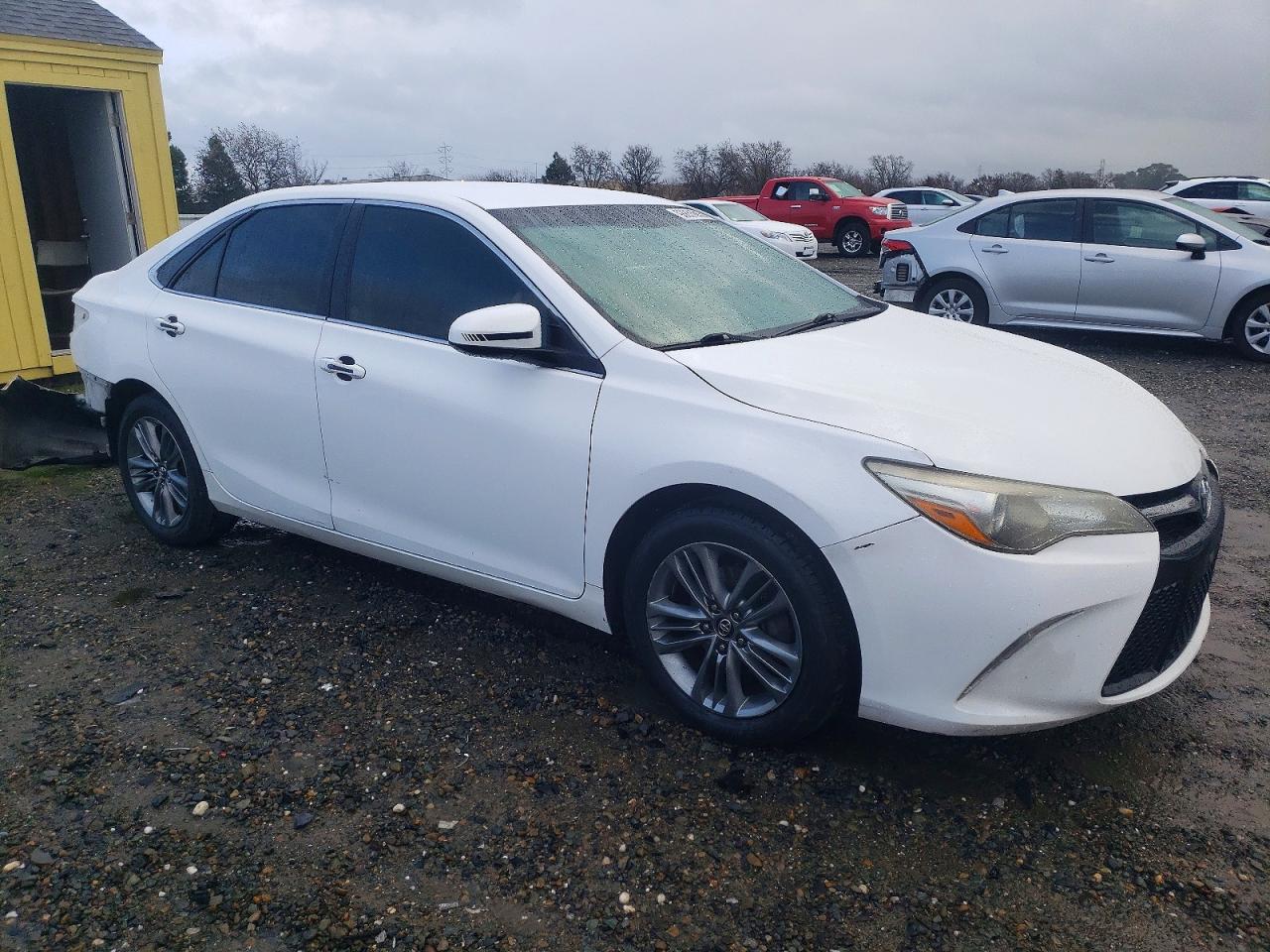 2016 TOYOTA CAMRY LE photo 4
