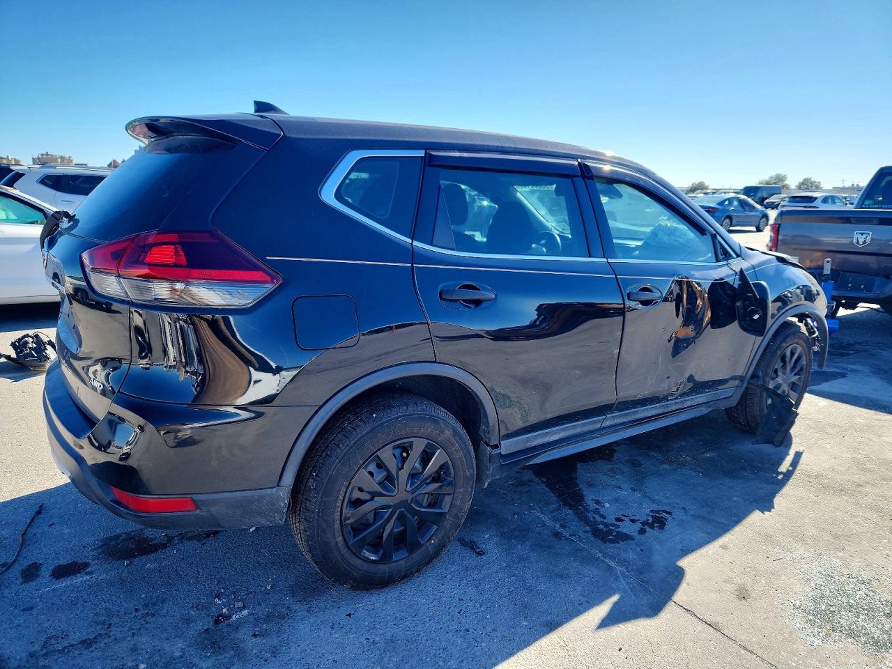 2019 NISSAN ROGUE S photo 5